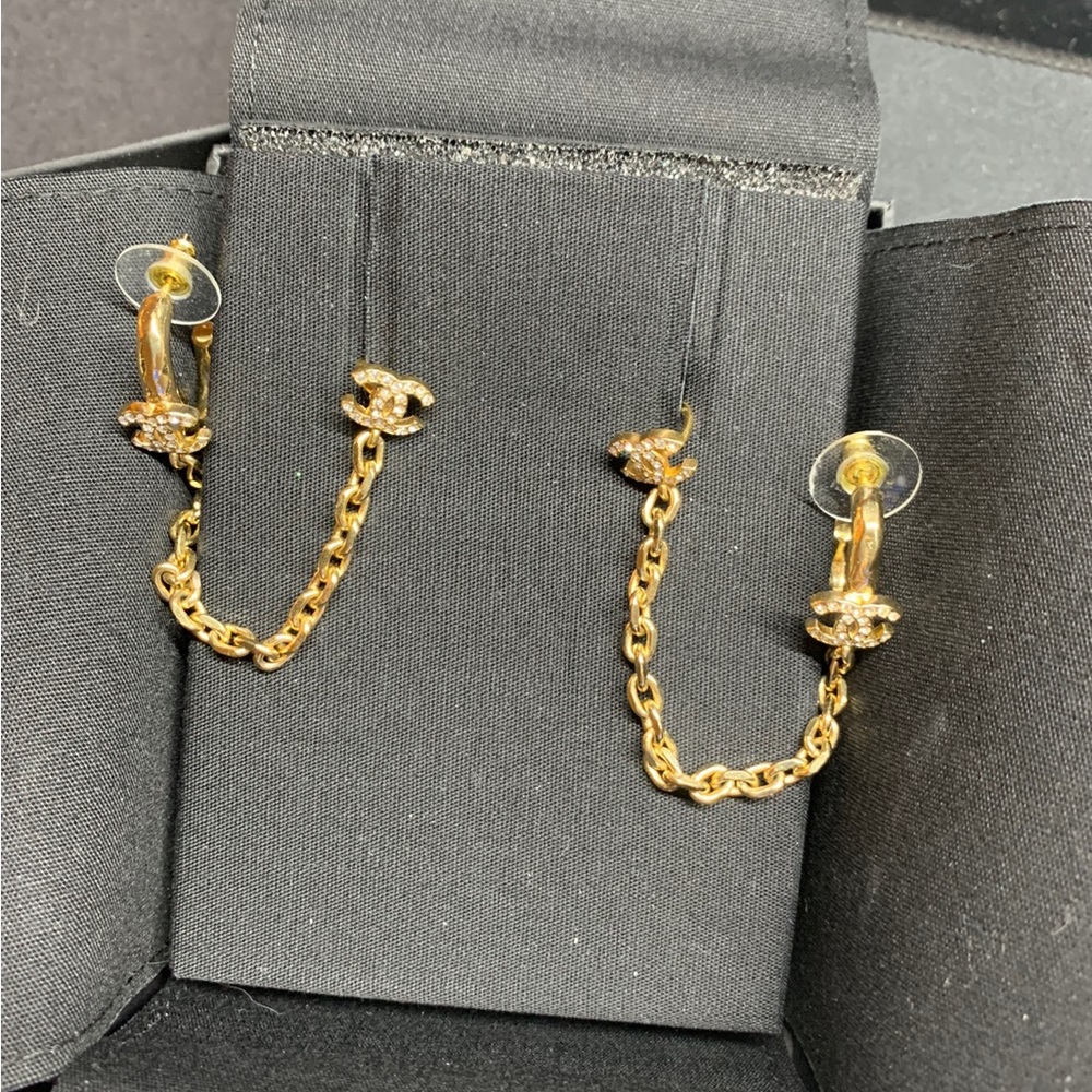 Chanel 22A ear cuff ear chain in GOLD!! BNWT